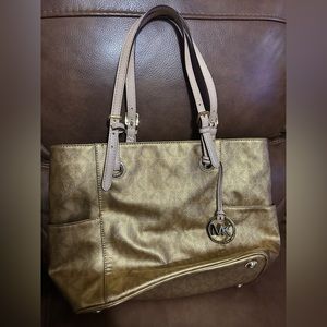 2 piece Michael Kors tote & MK business cardholder
